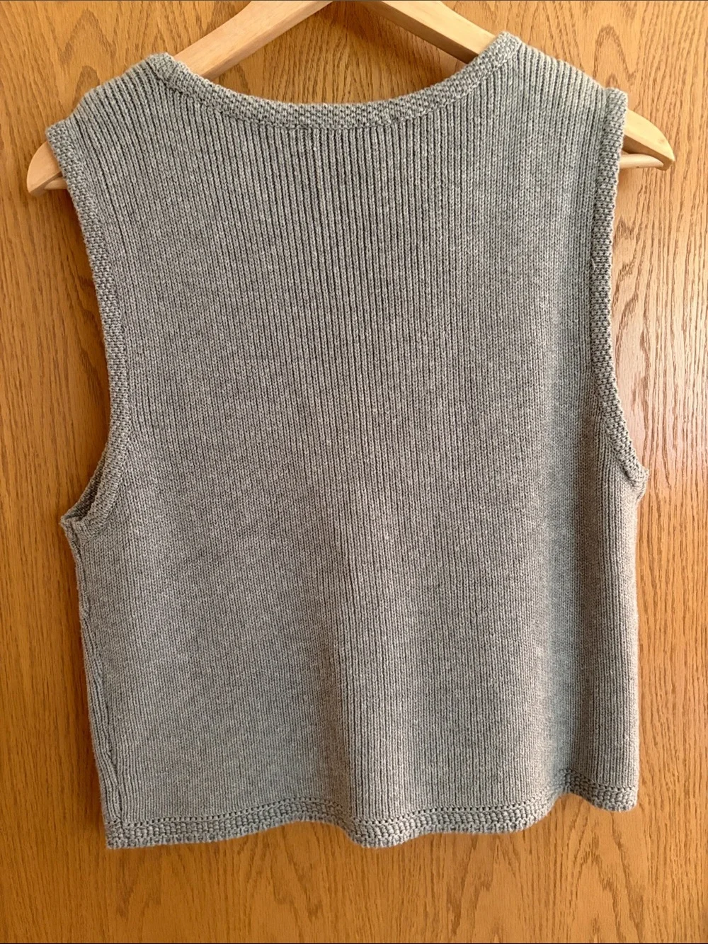 Abercrombie & Fitch Light Gray Ribbed Knit Button Vest - Picture 3 of 4